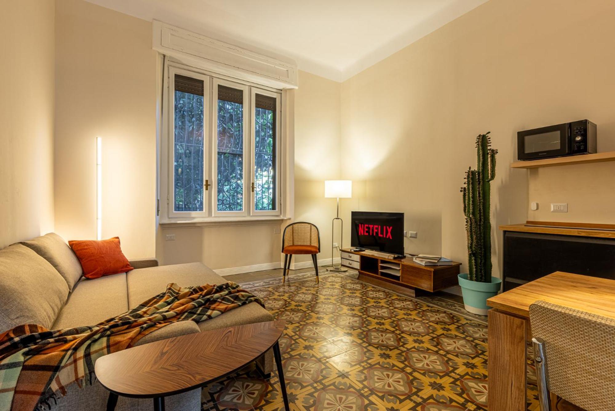 Bilocale Chic In Tropical A Due Passi Da Stazione Appartement Milan
