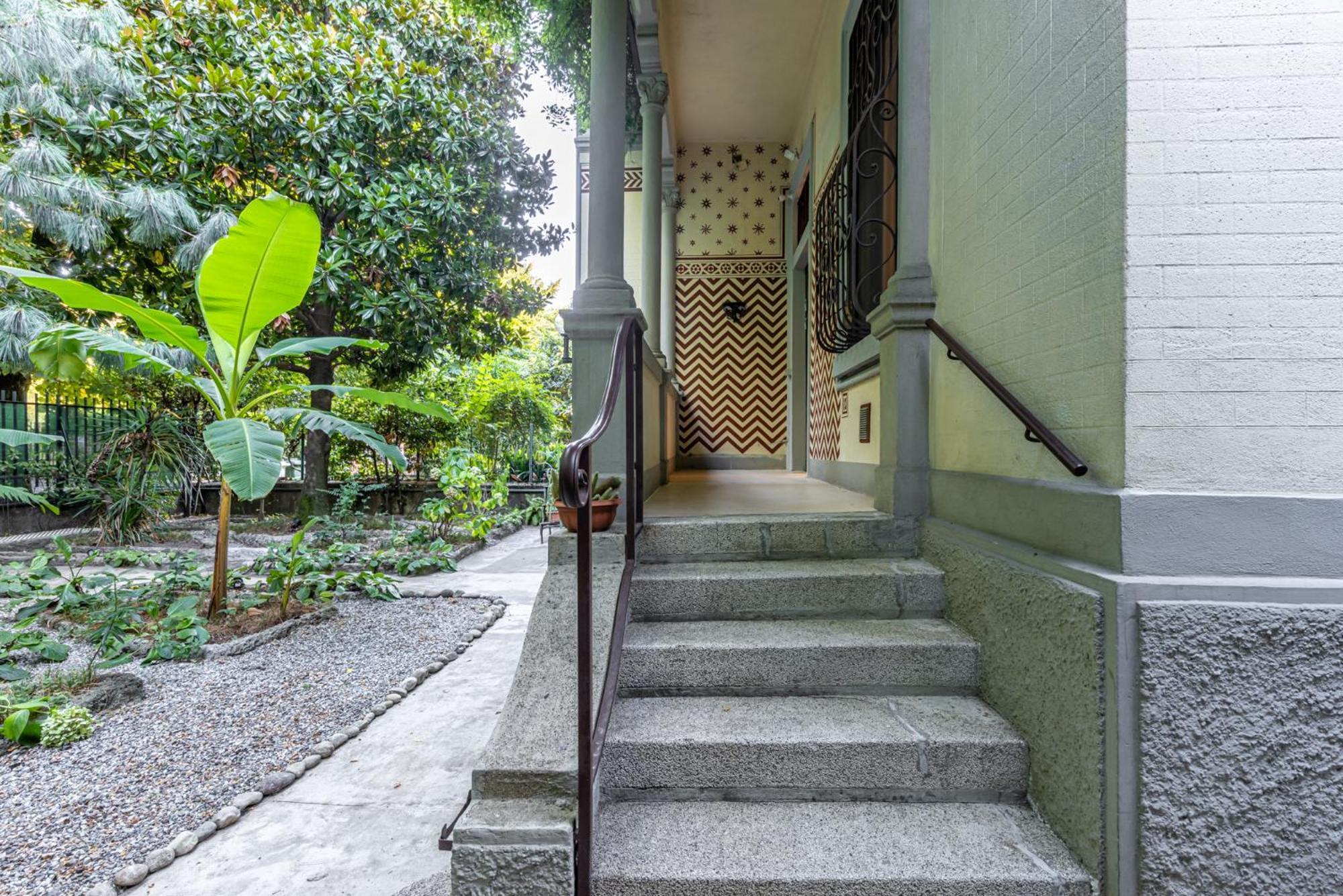 Bilocale Chic In Tropical A Due Passi Da Stazione Appartement